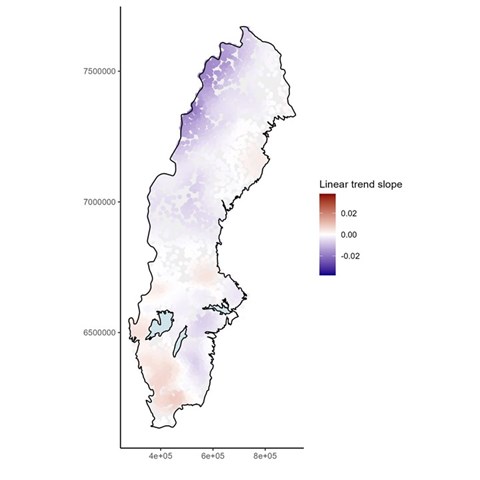 Figur visar en karta av Sverige med färger som visar tidtrender av logtransformerat och medelvärdescentrerar total organisk kol i svenska sjöar mellan 2008 och 2021. De högsta värde finns i söder av landet.
