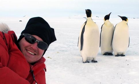 Foto: Albin Gräns med pingviner.