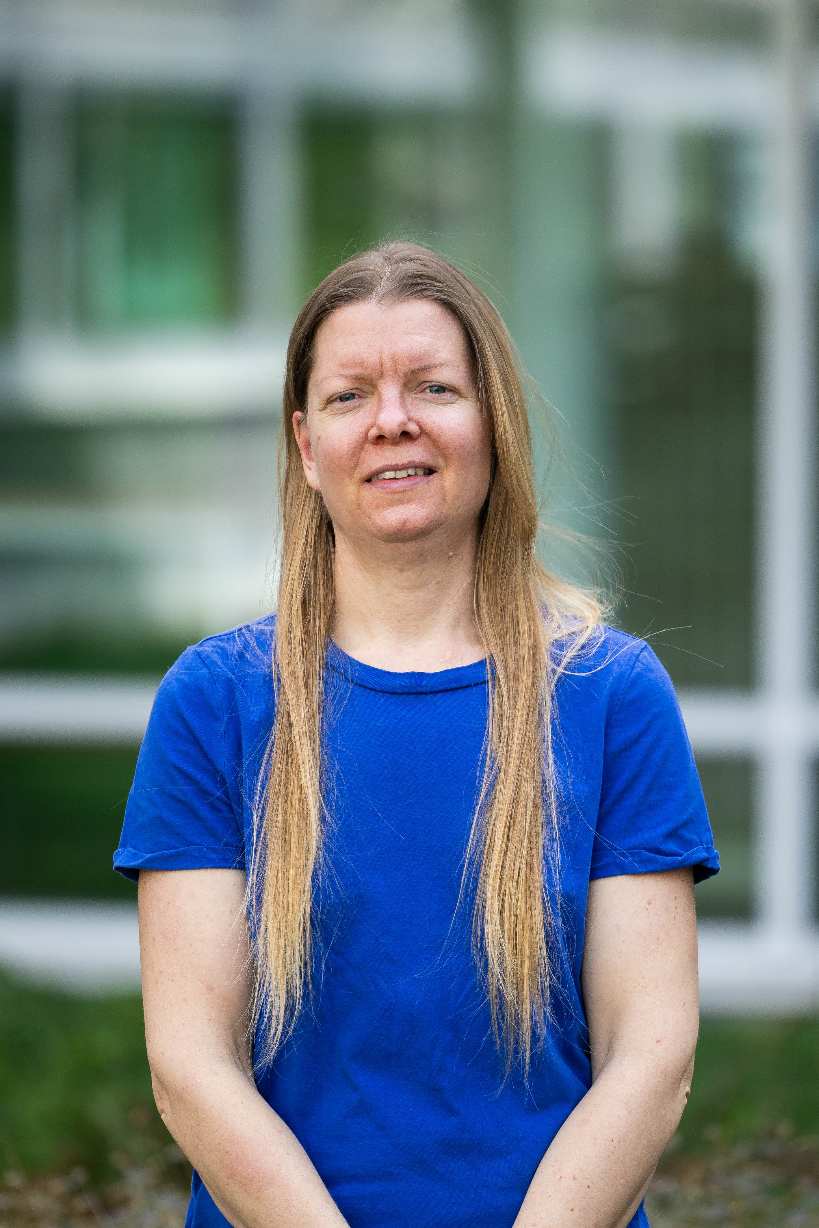 Portrait photo of Elisabeth Bolund
