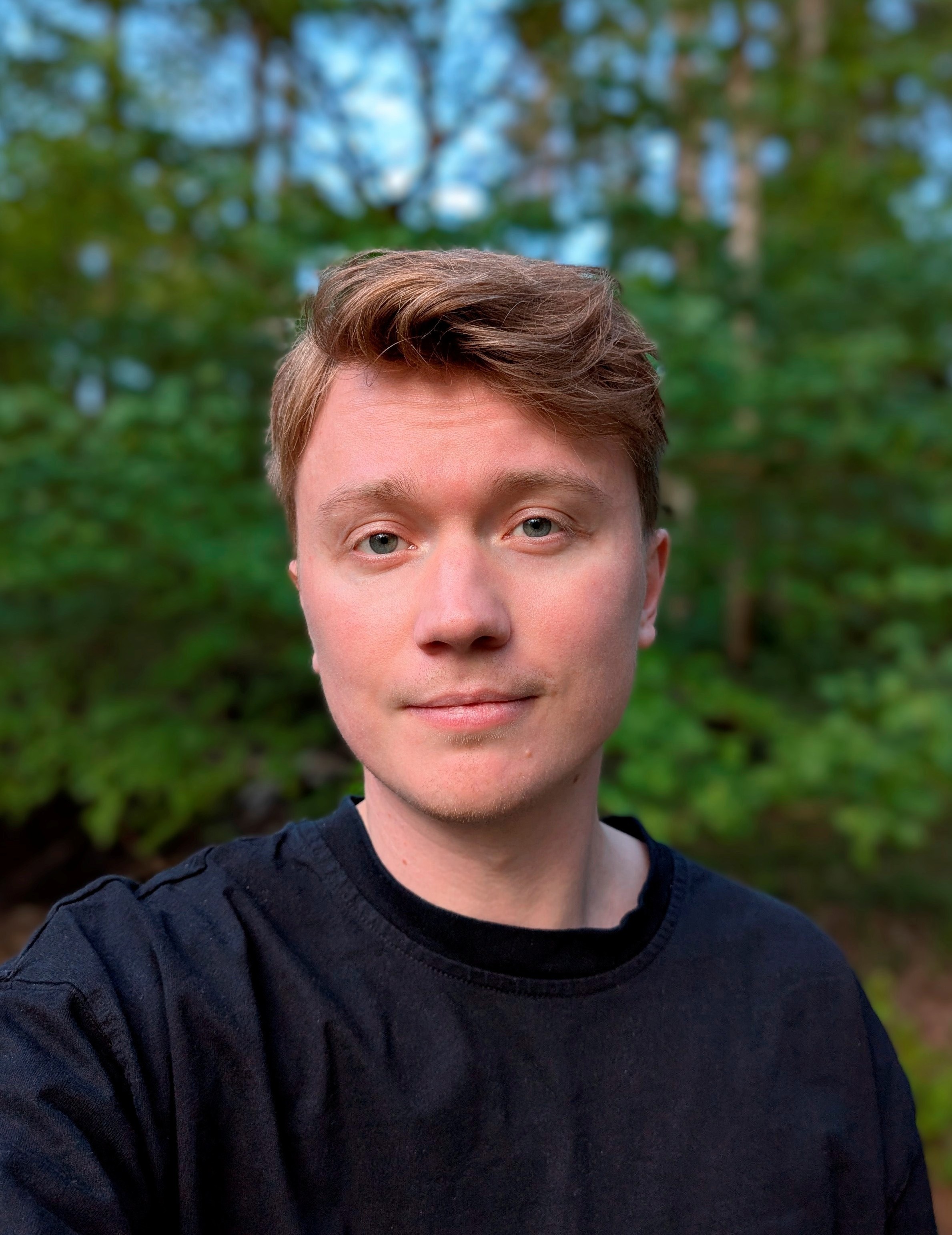 Portrait photo of Alexander Hansson