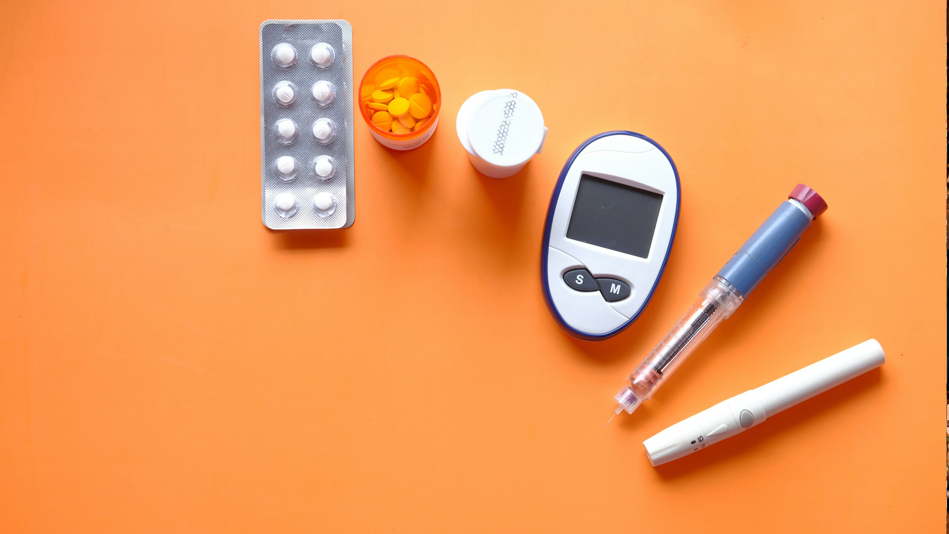 Tablatter, blodsockermätare och insulinsprutor. Foto: Unsplash