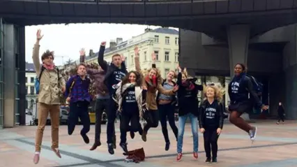 Utbytesstudenter som hoppar