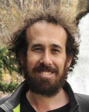 Portrait photo of Yuval Zelnik