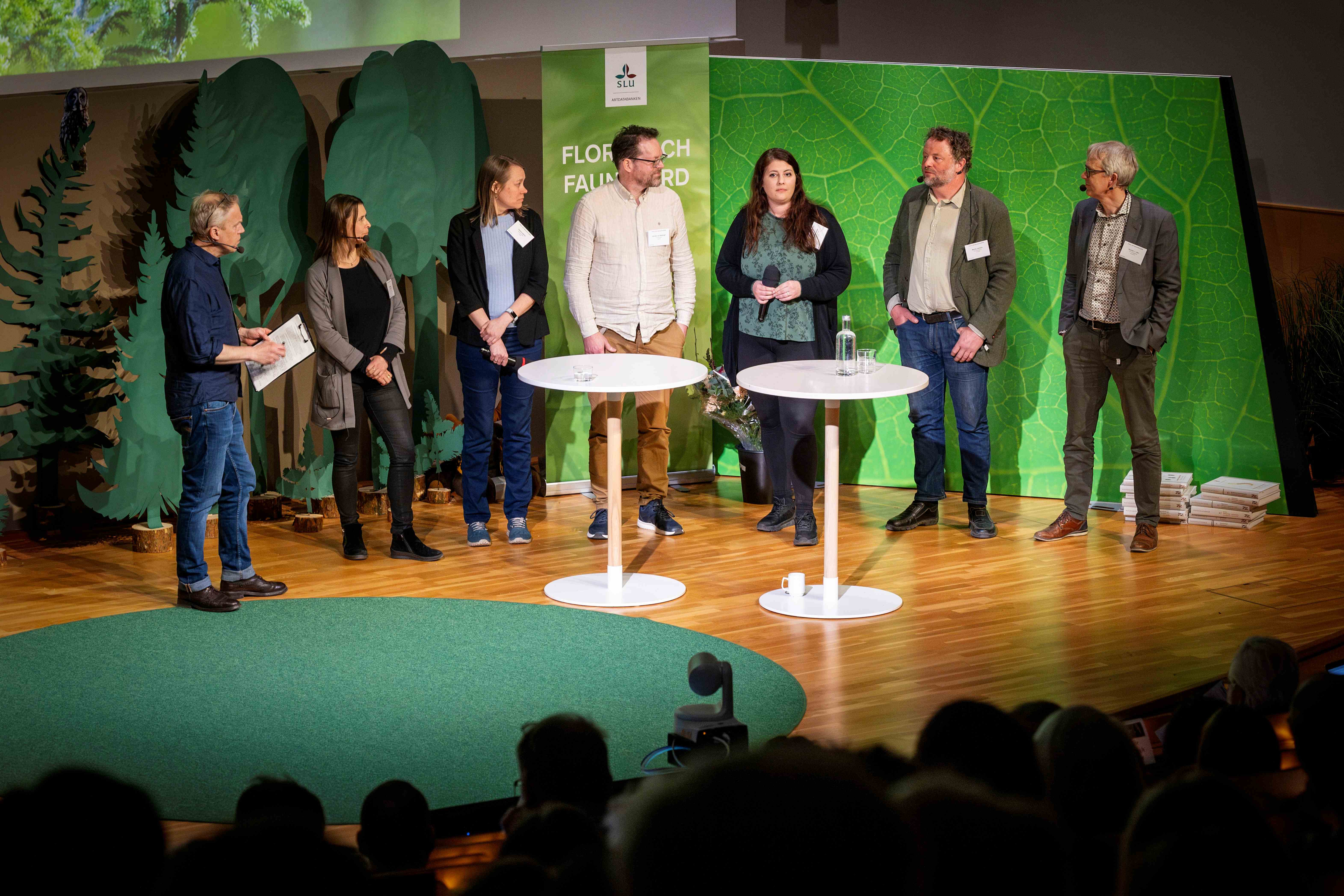 Människor på scen. Foto