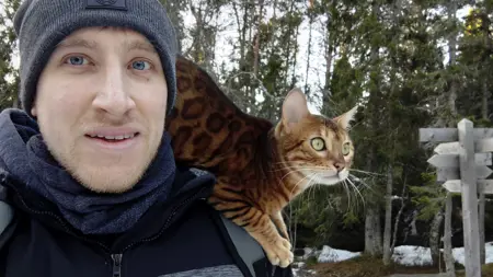 PhD student Fabio with his cat. Photo.