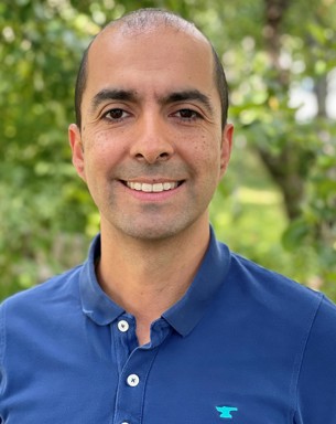 Portrait photo of Camilo Calderon