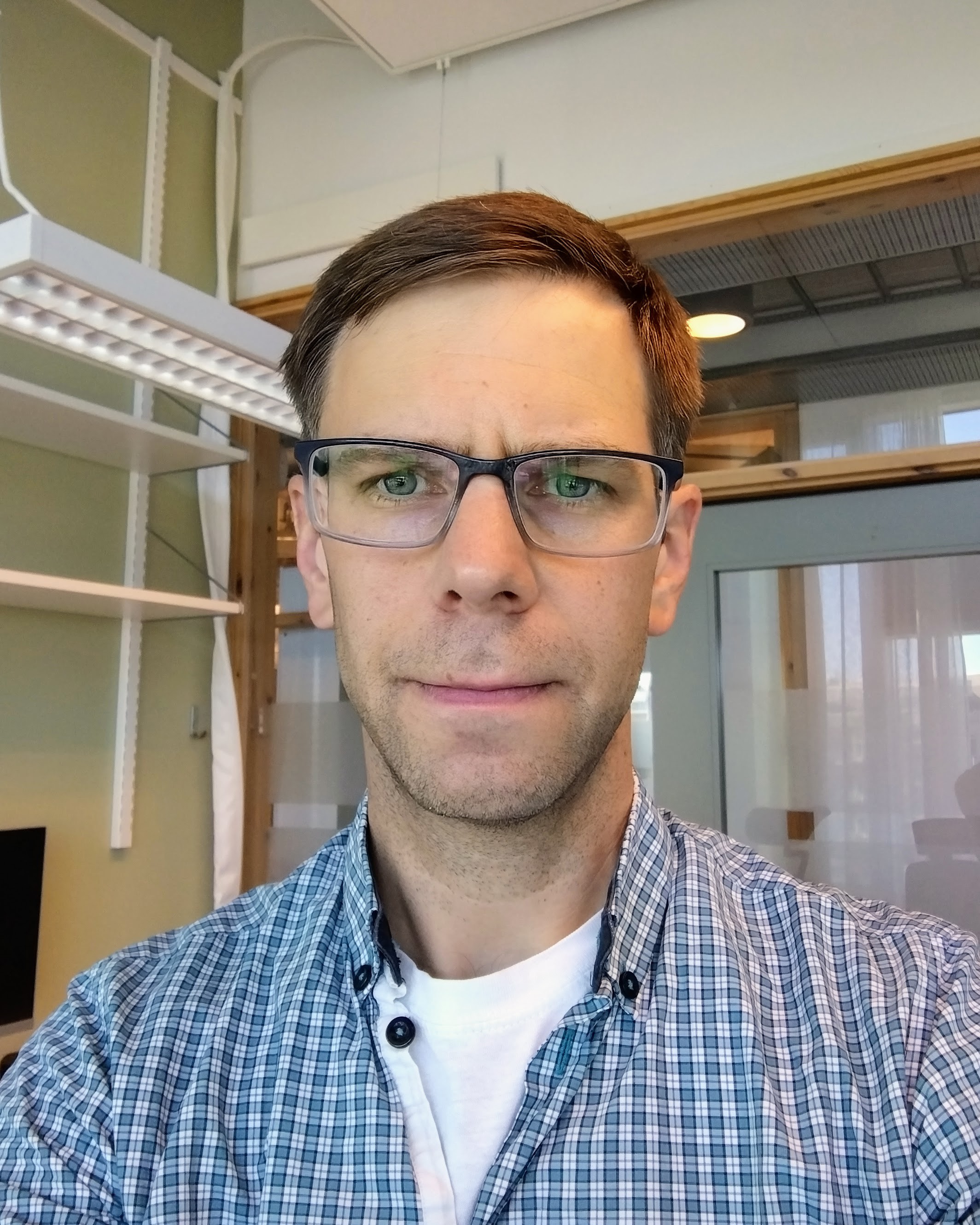 Portrait photo of Patrik Persson