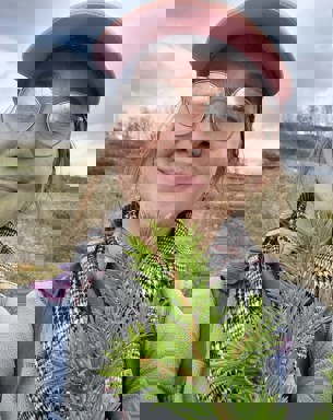 Portrait photo of Hannah Burger