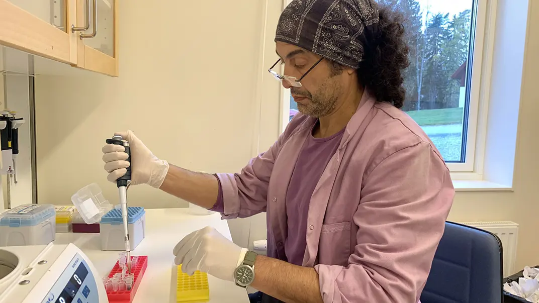 A man working in the laboratory.