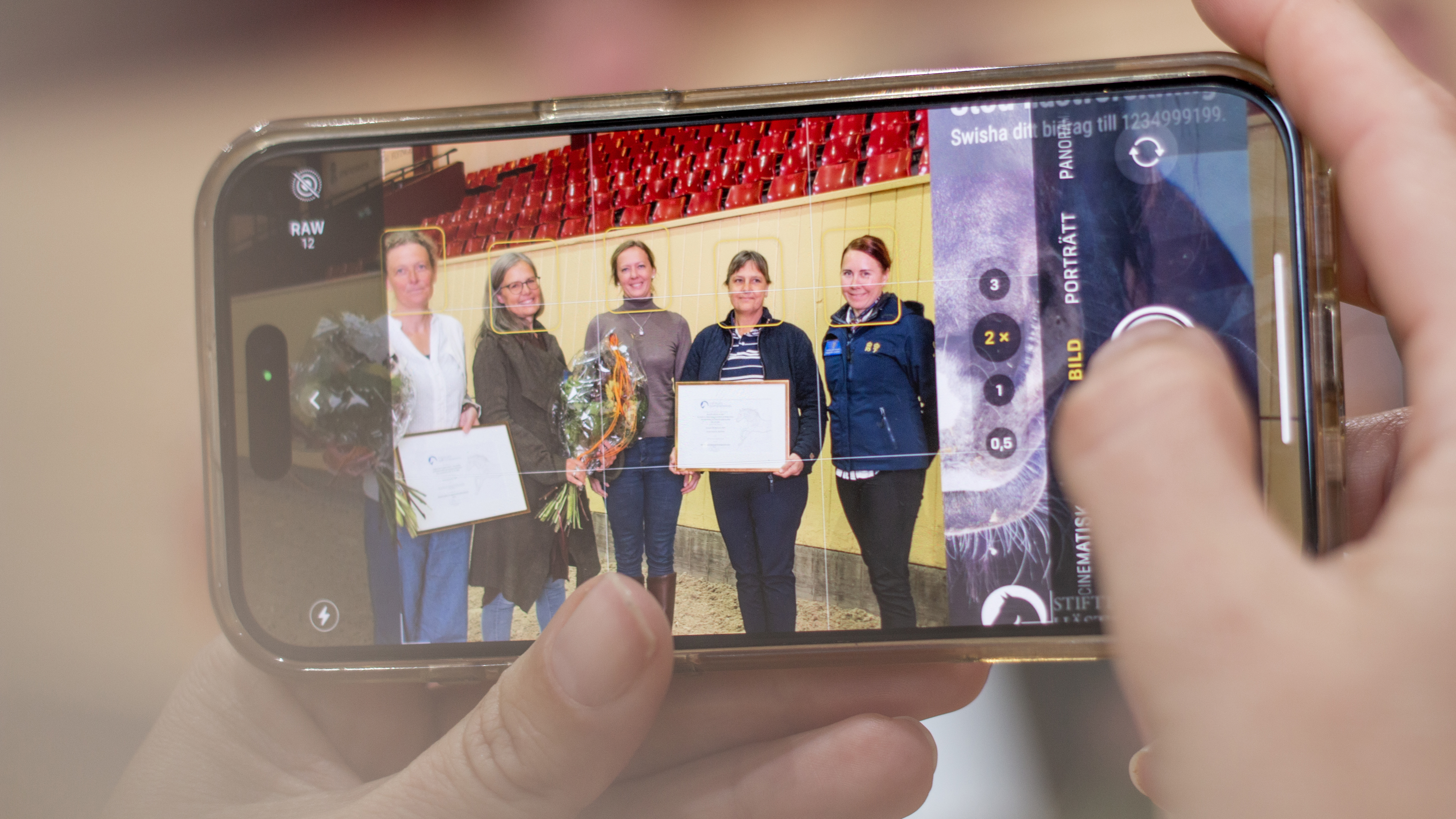 Foto av pristagarna för de båda utmärkelserna "Årets hästforskningsprojekt" och "Årets hedersomnämnande" 2024.