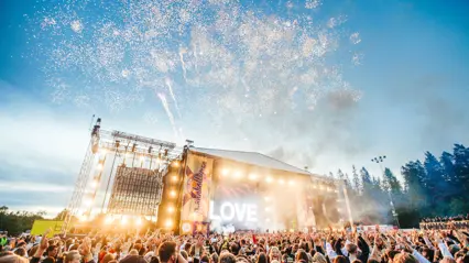 Outdoor stage with a large crowd in front, Photocred: Visit Umeå
