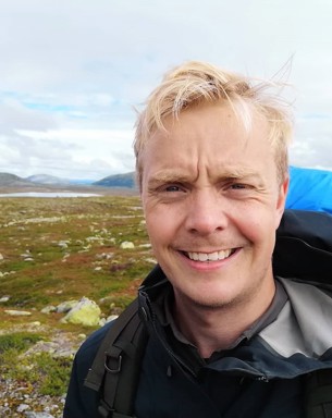 Portrait photo of Johannes Larson