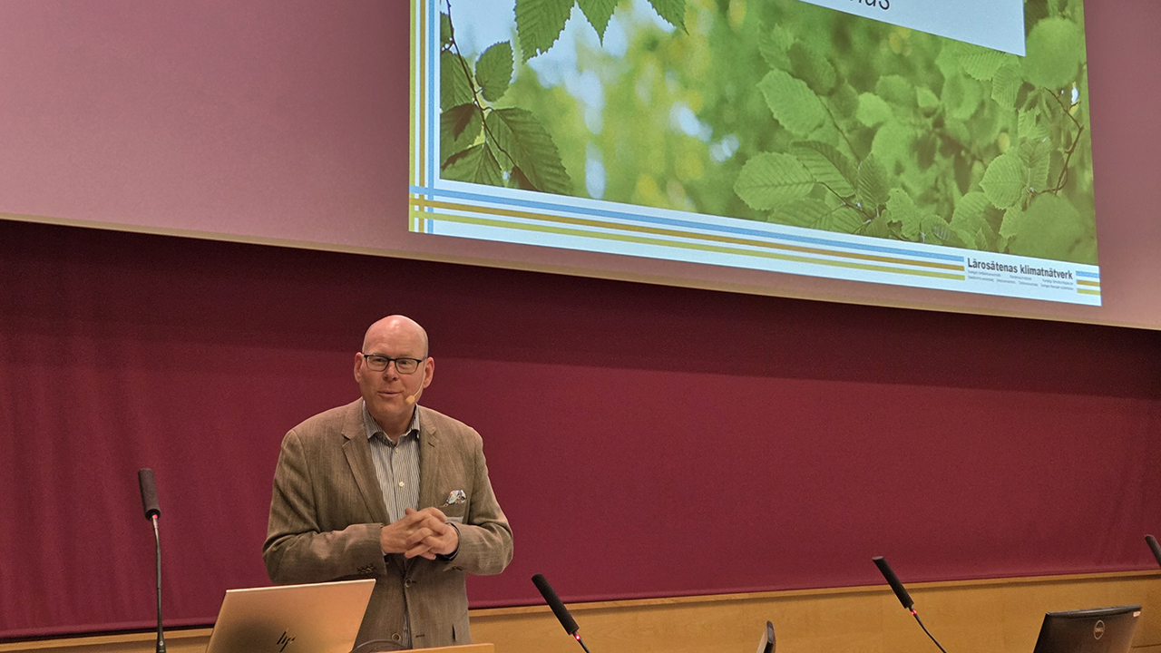 Lars Alberius i talarstolen