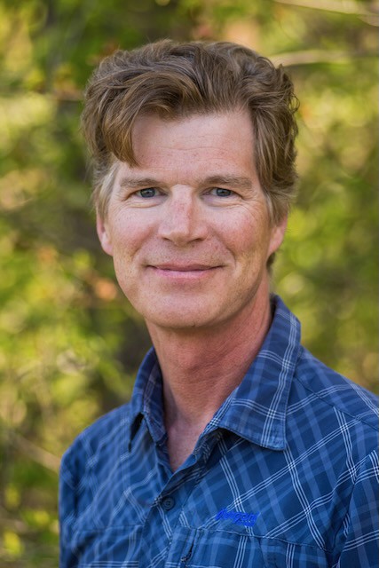 Portrait photo of Jens Sundström