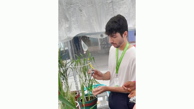 Adrien Vial in a lab environment.