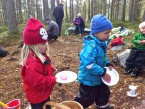 Information om allemansrätten är ett naturligt inslag i alla Naturskoleföreningens teman. Foto: Erika Hagegård  