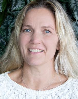 Portrait photo of Stina Powell