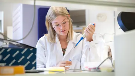 woman in laboratorium