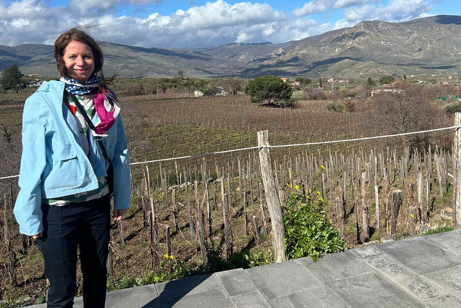 Ruth McAreavey på en vingård på Sicilien