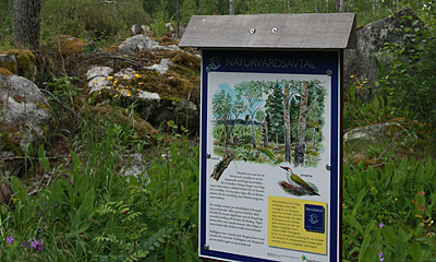 Skylt i område med naturvårdsavtal, Skräddarbo, Västmanland