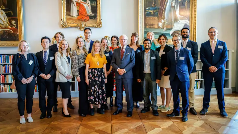 A group photo in a library.