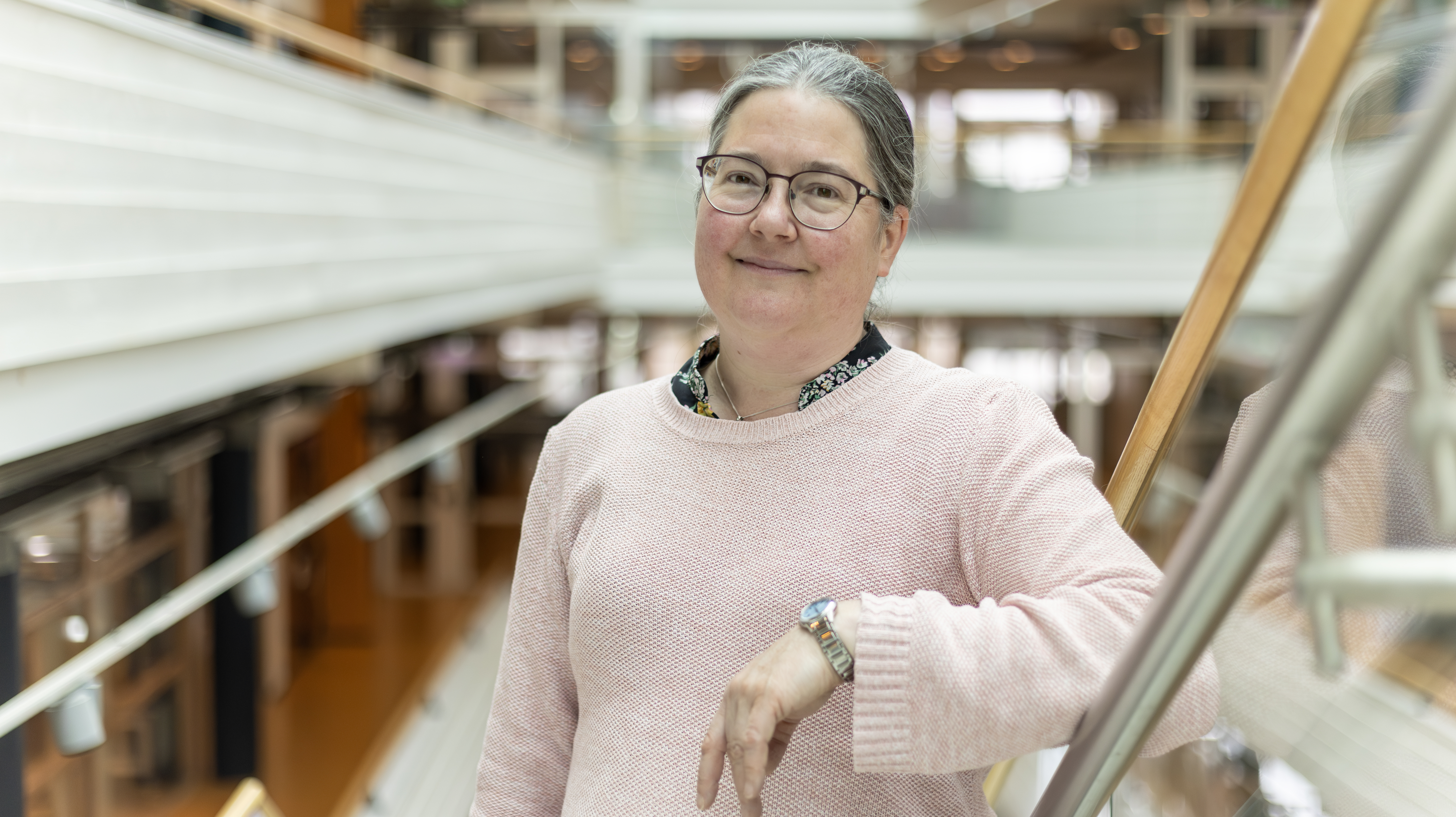 Portrait photo of a woman (Susanne Eriksson, SLU) taken indoors.