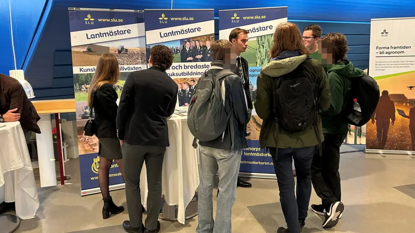 Foto på lantmästarstudenternas monter.