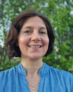 Portrait photo of Carmen Cristescu