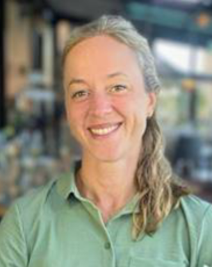 Portrait photo of Emelie Lindfeldt