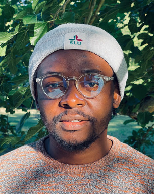 Portrait photo of Babatunde Dosumu