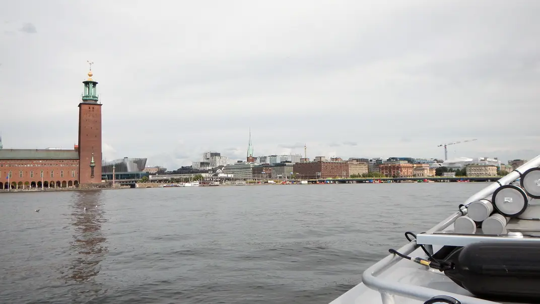 Stockholmssiluett från båt. Foto.