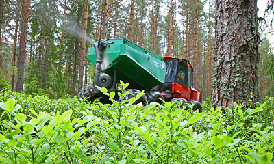 Gödsling av skogsmark foto Björn Svensson Skogenbild