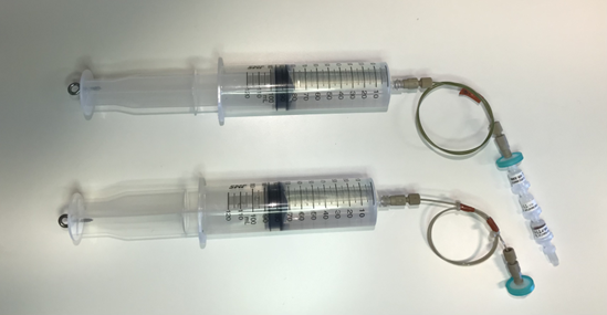 Two plastic syringes with extraction columns