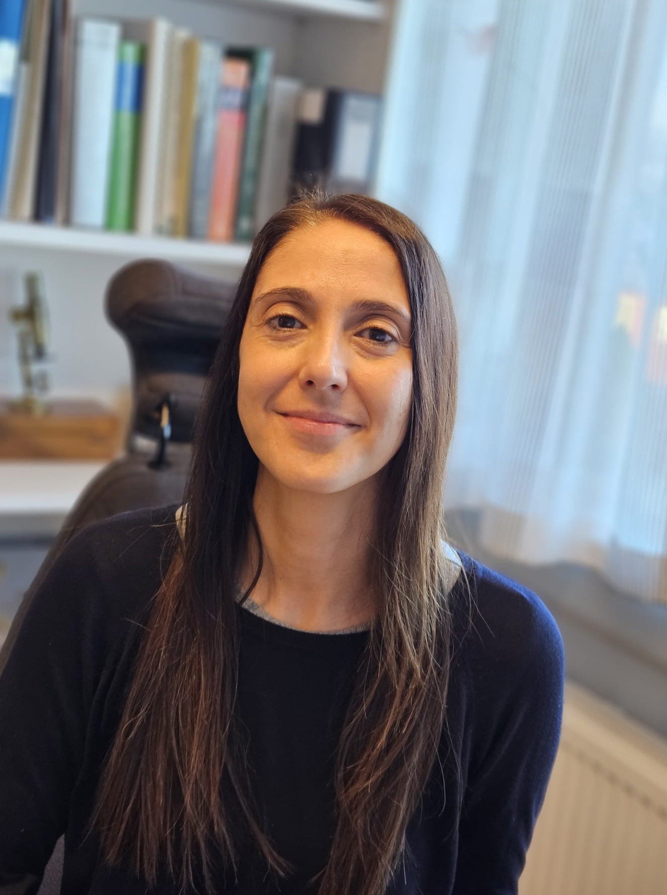 Portrait photo of Stefanie Rosa