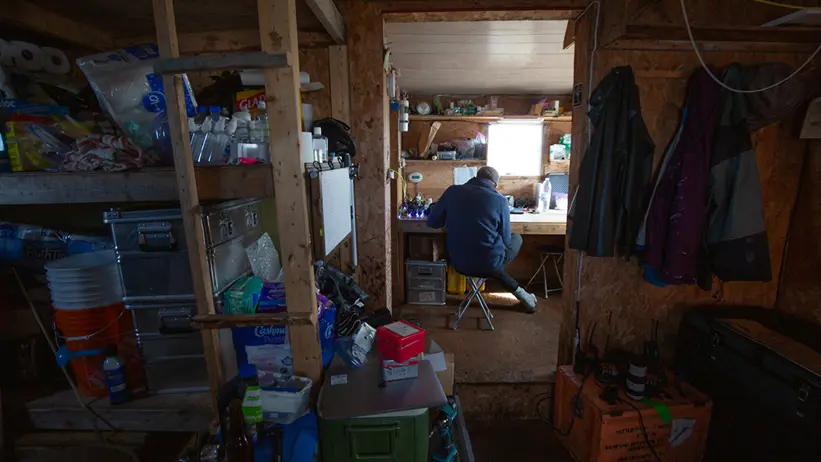 person vid ett skrivbord