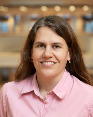 Portrait photo of Sara Frosth