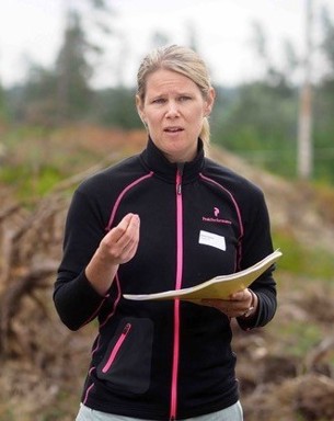 Porträttfoto av Karin Hjelm