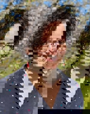 Porträttfoto av Anna Laura Erdei