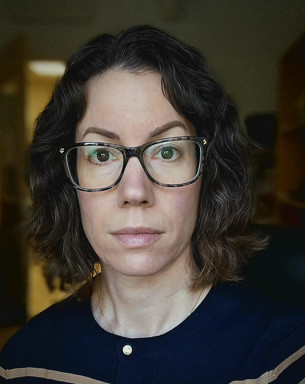 Porträttfoto av Mikaela Asplund
