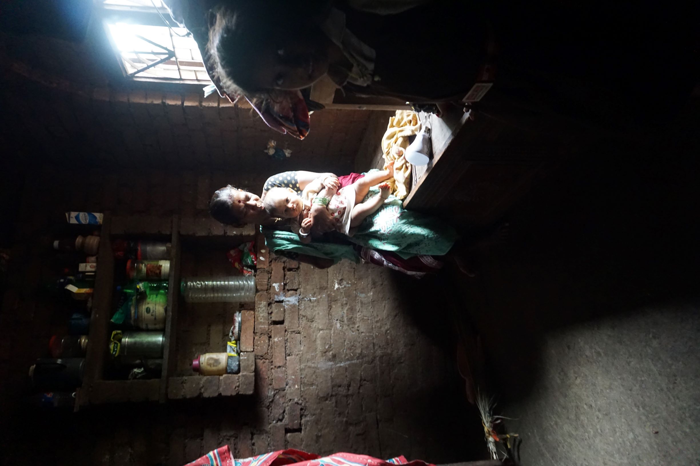 Intergenerationell omsorg på landsbygden i Maharasta, Indien och äldre som äldre som bor med sina barn i Puna, Indien