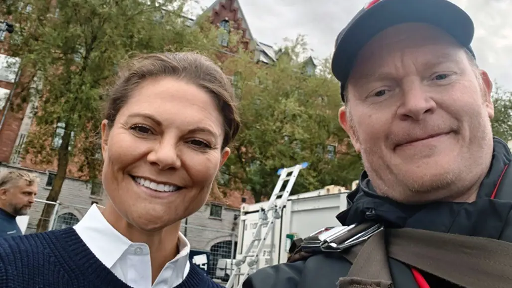 Två personer utomhus. Selfie.