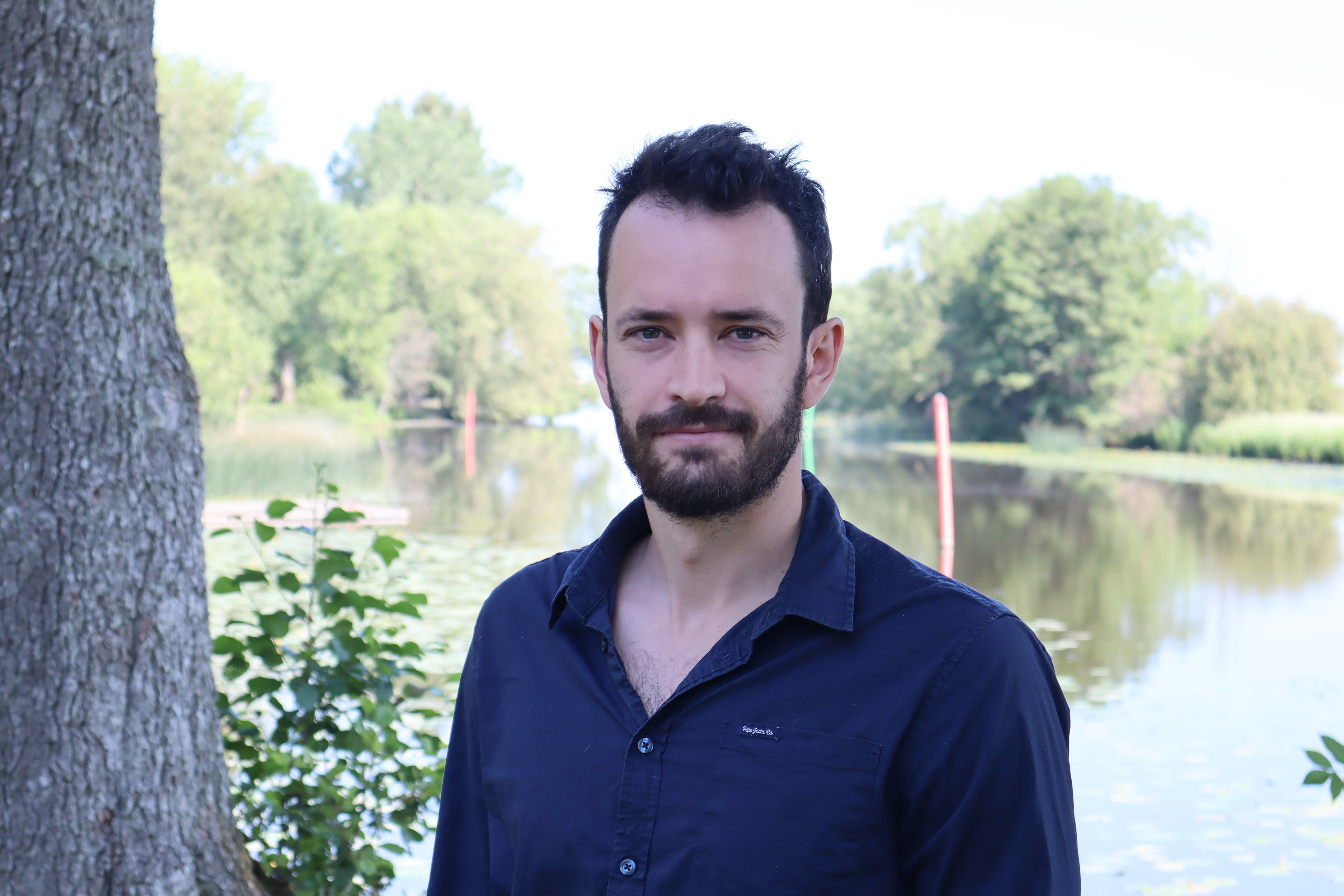 Porträttfoto av Simon Belle