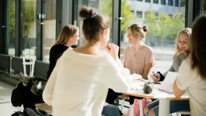 studenter-studerar