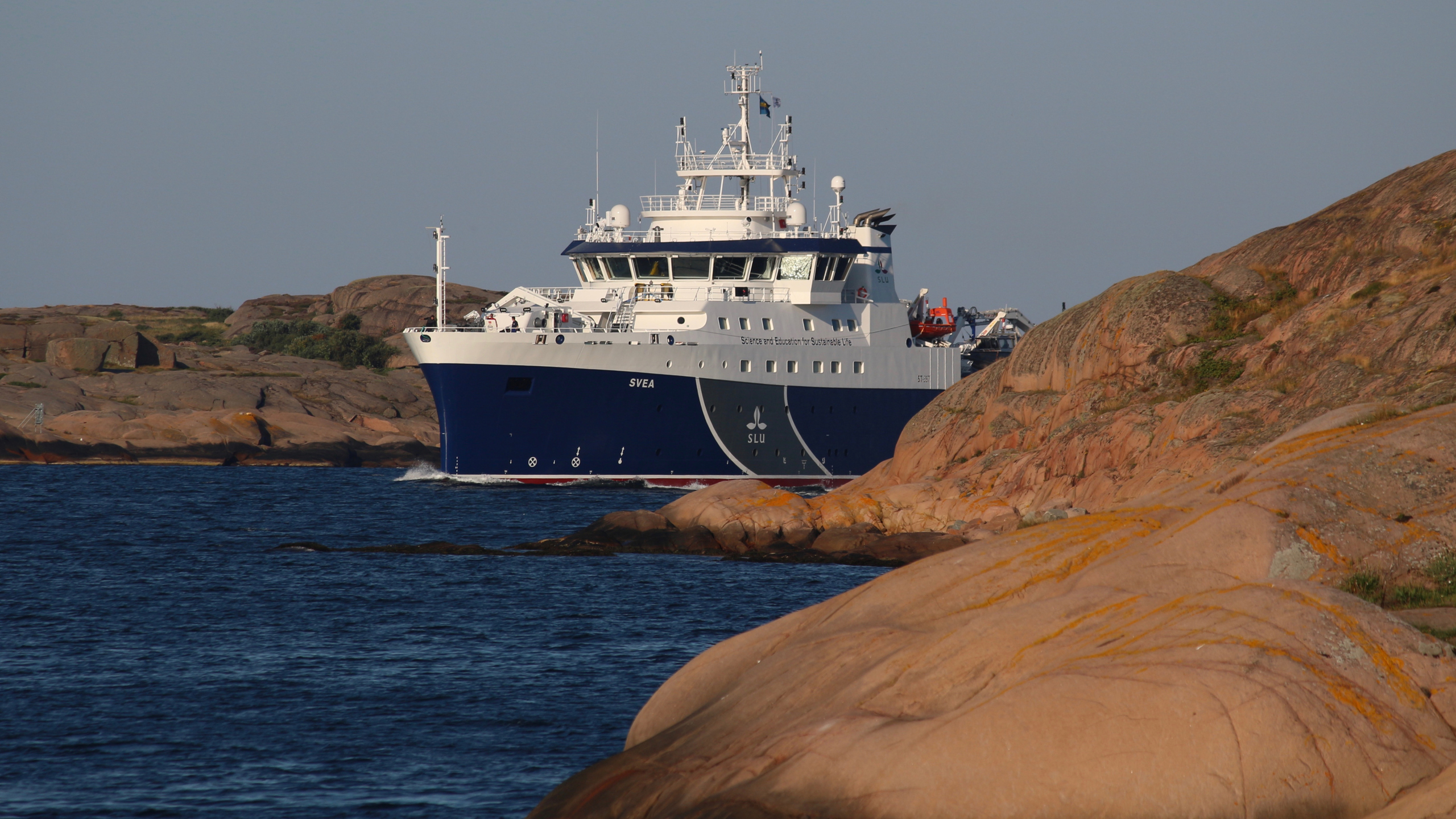  Forskningsfartyget R/V Svea på väg till hemmahamnen Lysekil. 