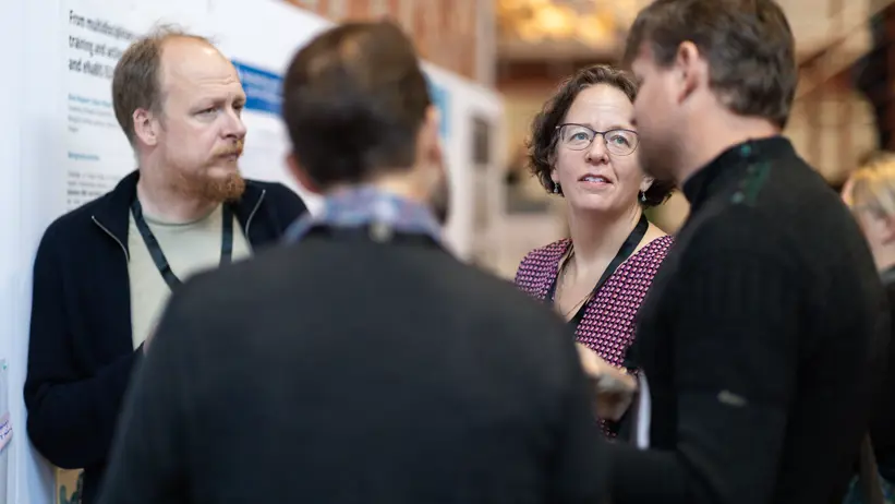 A group of people are discussing. Photo.