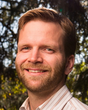Portrait photo of Ola Lindroos