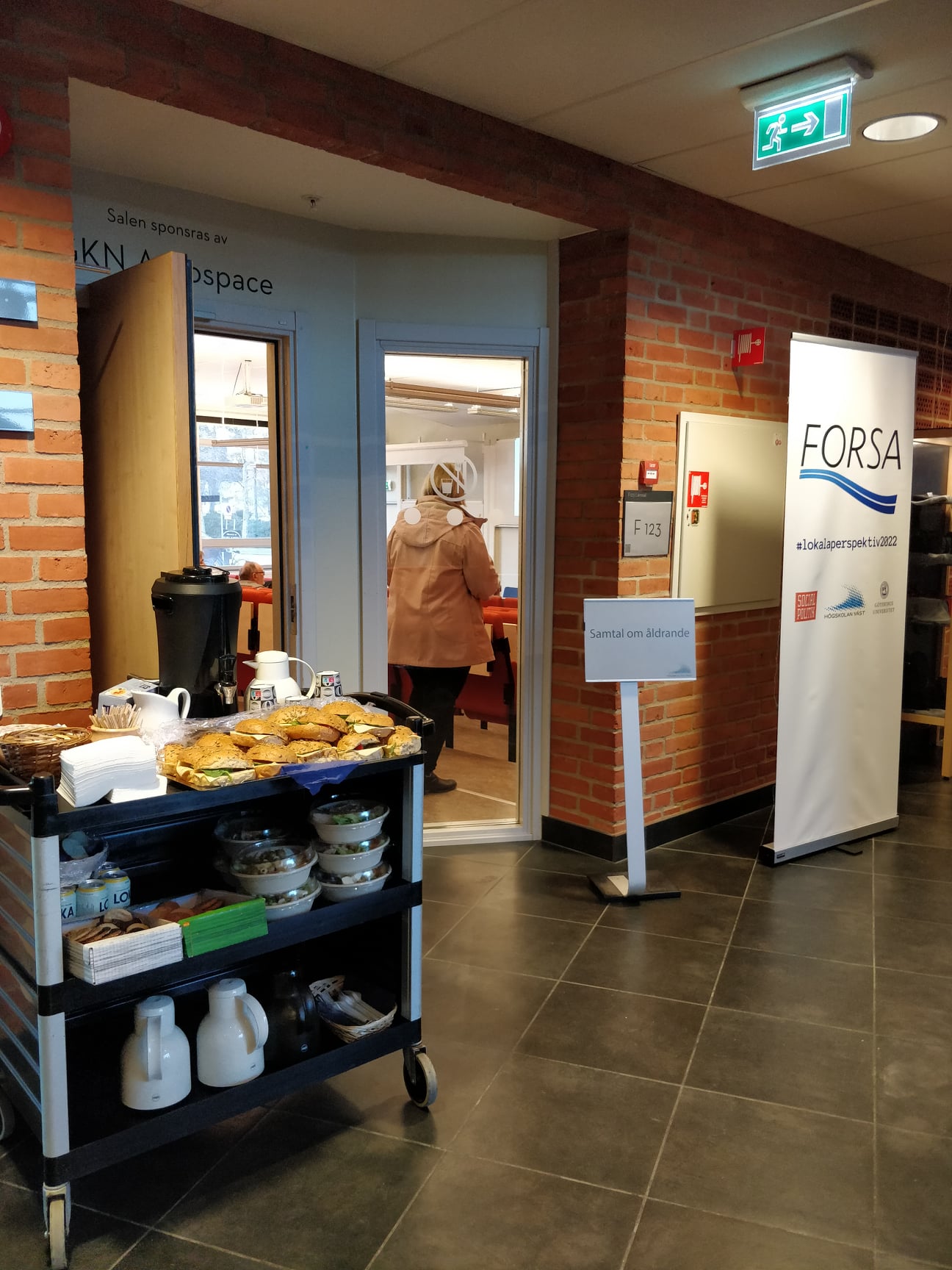 Bild: Fika och kaffepaus under ett av samtalen. Erik Hägg, 2022.