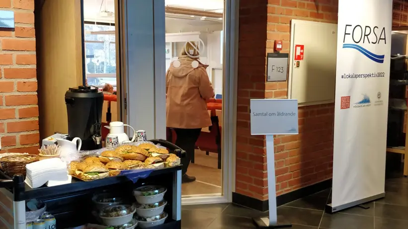 Bild: Fika och kaffepaus under ett av samtalen. Erik Hägg, 2022.