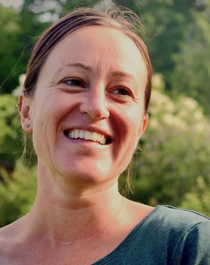 Portrait photo of Nina Roth