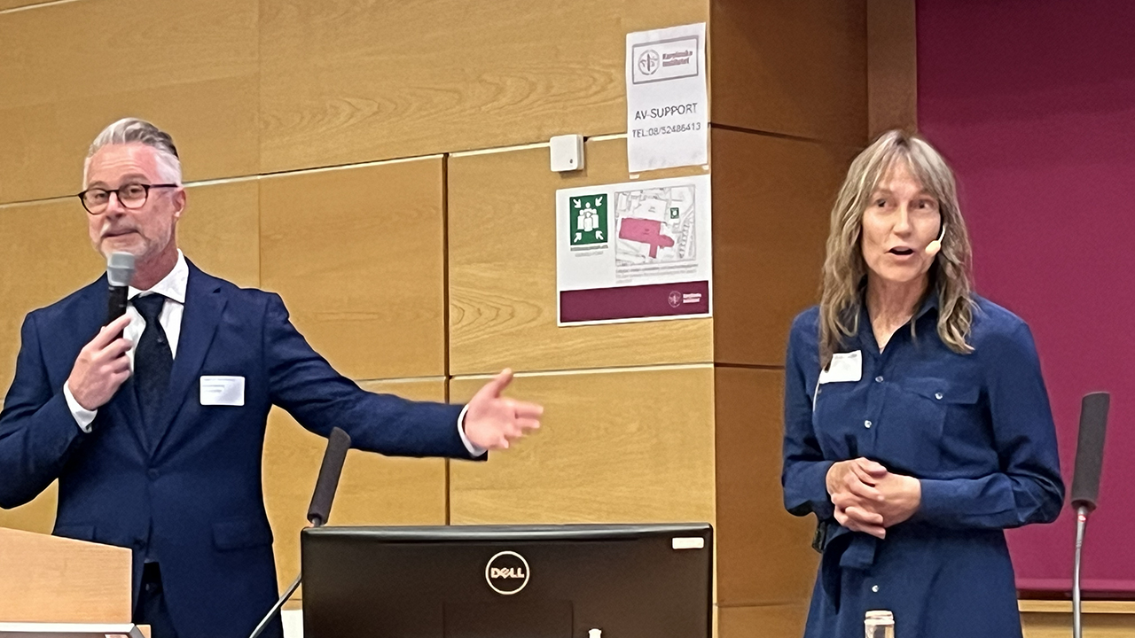 Moderatorerna Magnus Breitholtz och Kristina von Oelreich